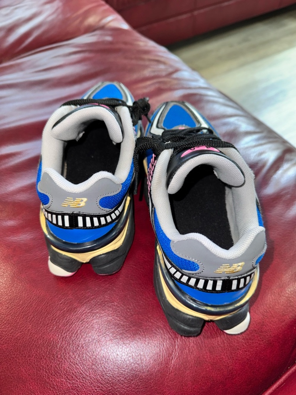 New Balance 9060 Blue with Pink and Black Running Shoes size 5 girl or women - Picture 7 of 8